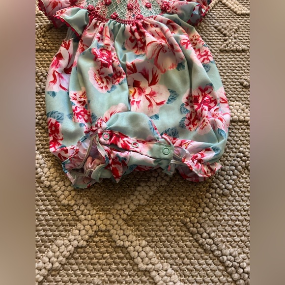 Adorable baby girl smocked outfits. 12m or 12-18m - Picture 7 of 8
